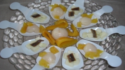 Cucharillas de degustación (anchoa-queso y mango-lichis) en Experimentando en la cocina