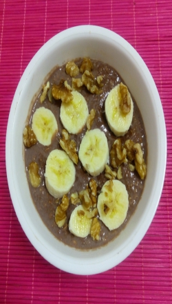 Gachas o porridge de avena, chocolate, plátano y nueces en Experimentando en la cocina