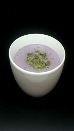 Crema de patatas violeta en Experimentando en la cocina