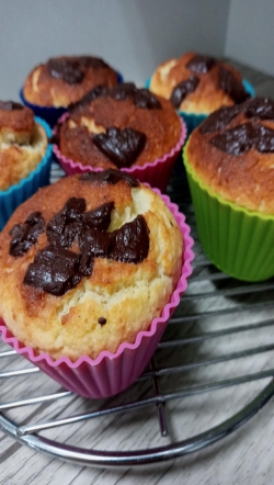 Muffins Keto con chocolate en Experimentando en la cocina