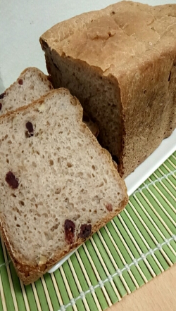 Pan de canela, nueces y pasas  (panificadora) en Experimentando en la cocina
