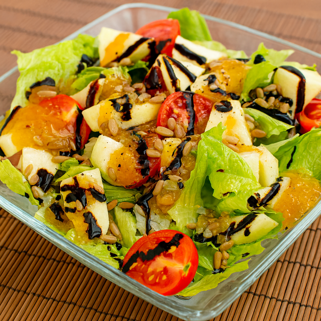 Ensalada de manzana con mermelada de naranja
